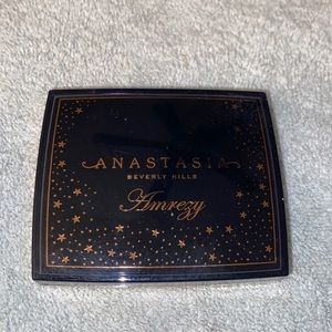 Anastasia Amrezy highlighter